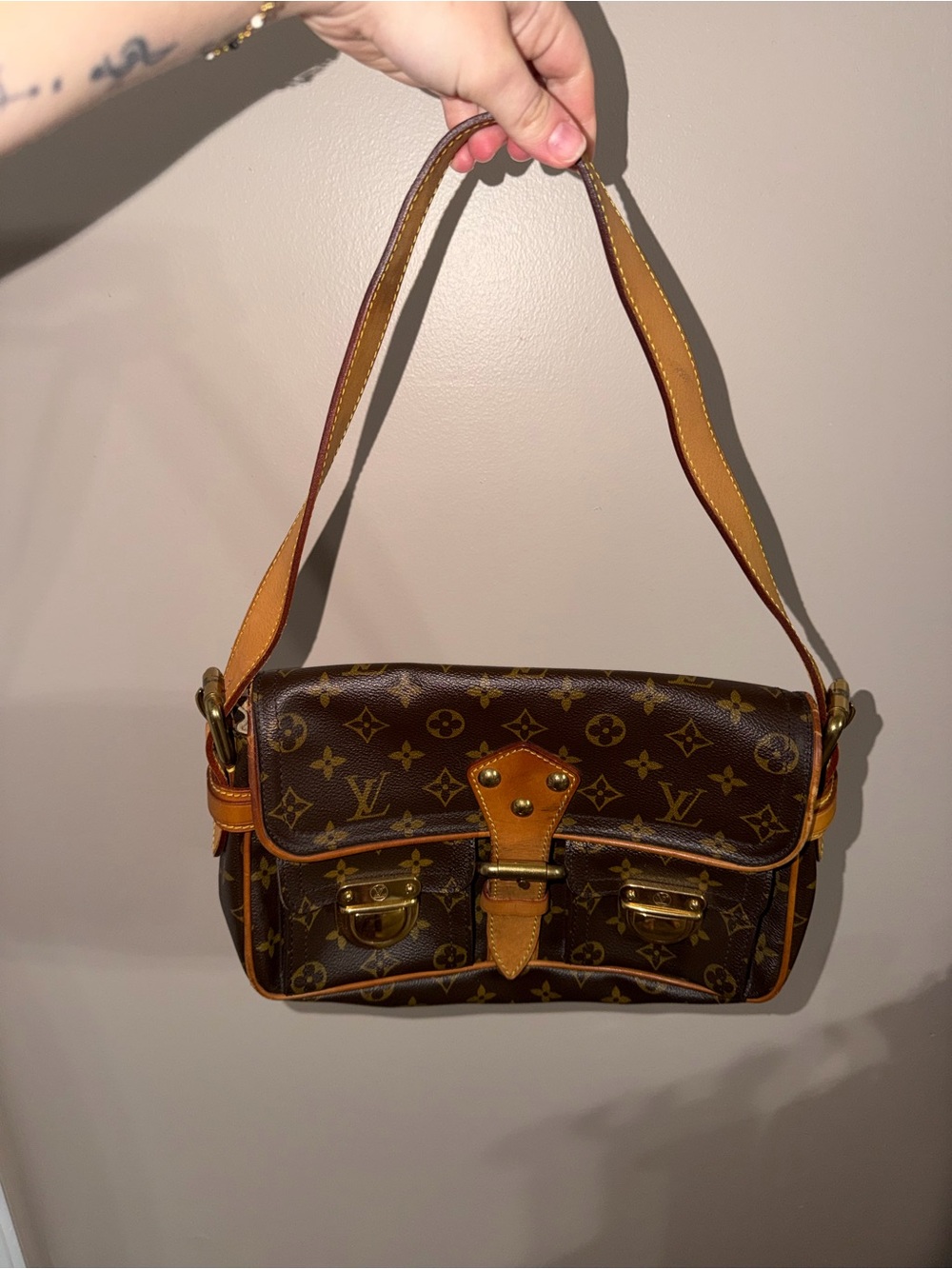 Louis Vuitton Brown Hudson pm Monogram Canvas Shoulder Bag with Tan Trim
